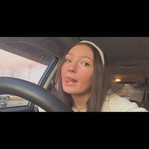 Meet your Posher, Stella